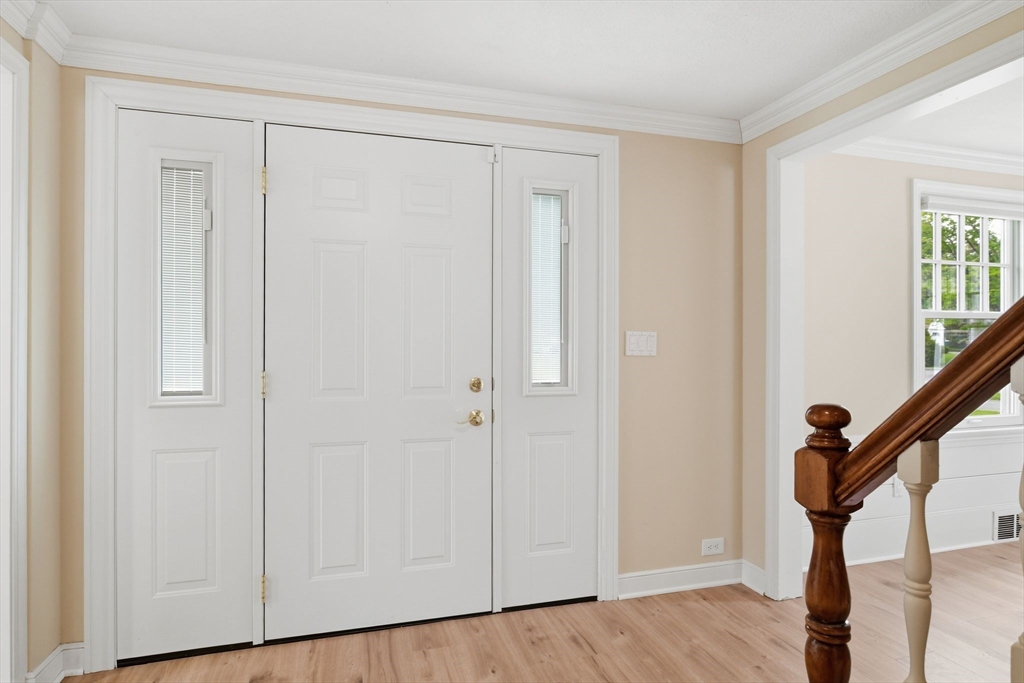 107 Viscount Rd, Longmeadow, MA Photo #3