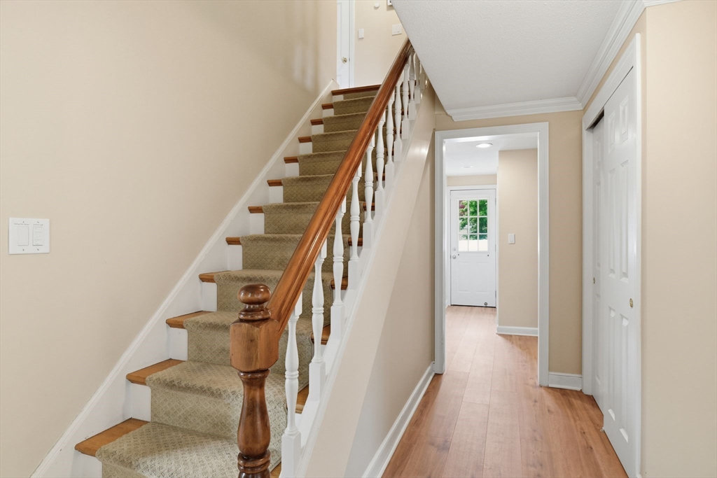 107 Viscount Rd, Longmeadow, MA Photo #4