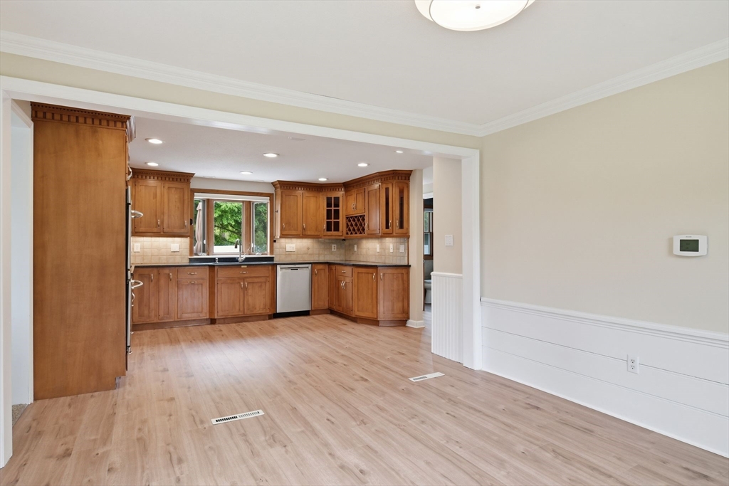 107 Viscount Rd, Longmeadow, MA Photo #11
