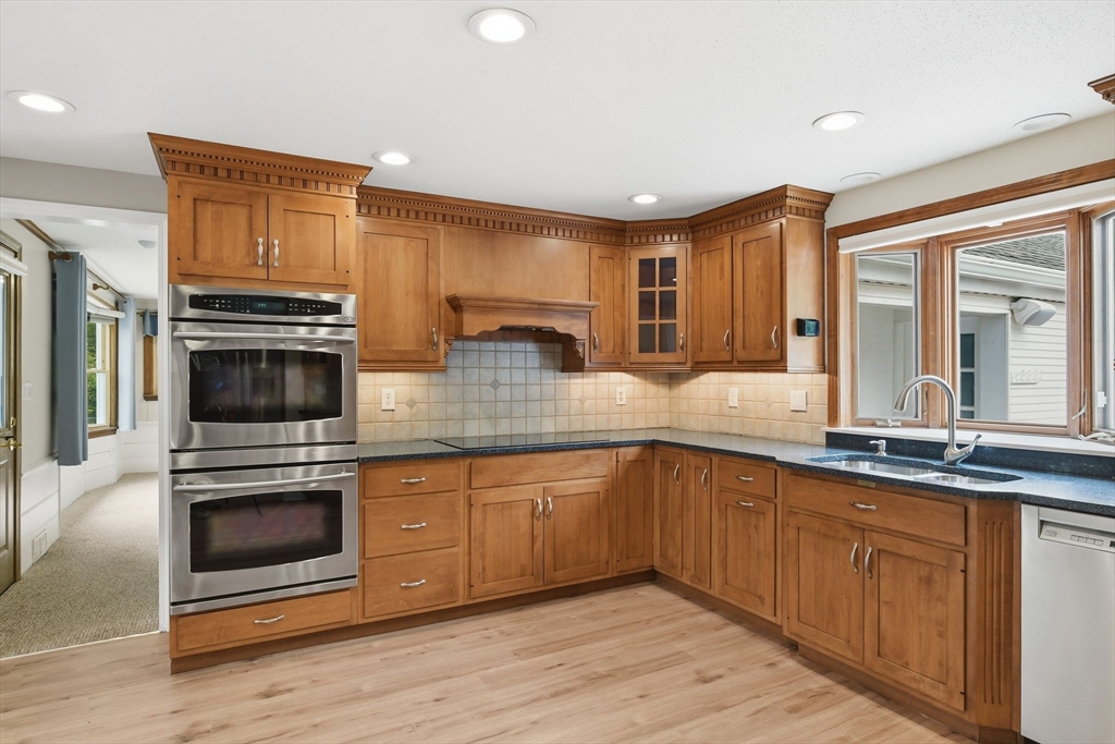 107 Viscount Rd, Longmeadow, MA Photo #8