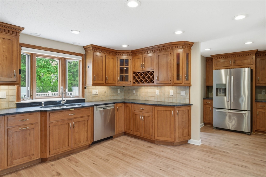 107 Viscount Rd, Longmeadow, MA Photo #9