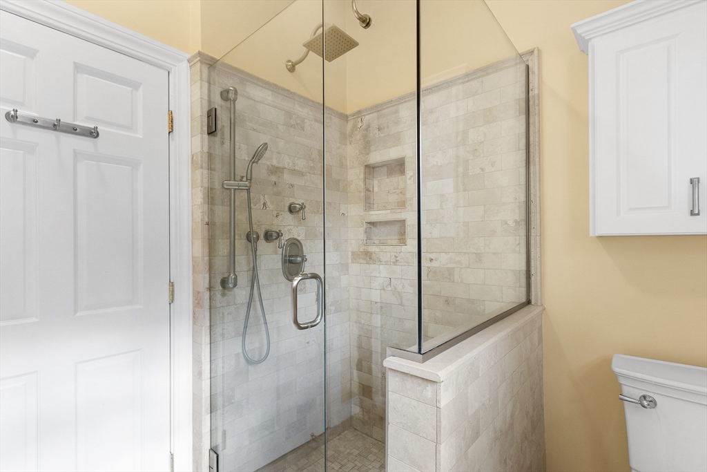 Needham, Massachusetts 02494, United States, 4 Bedrooms Bedrooms, ,4 BathroomsBathrooms,Residential,Pending,125805