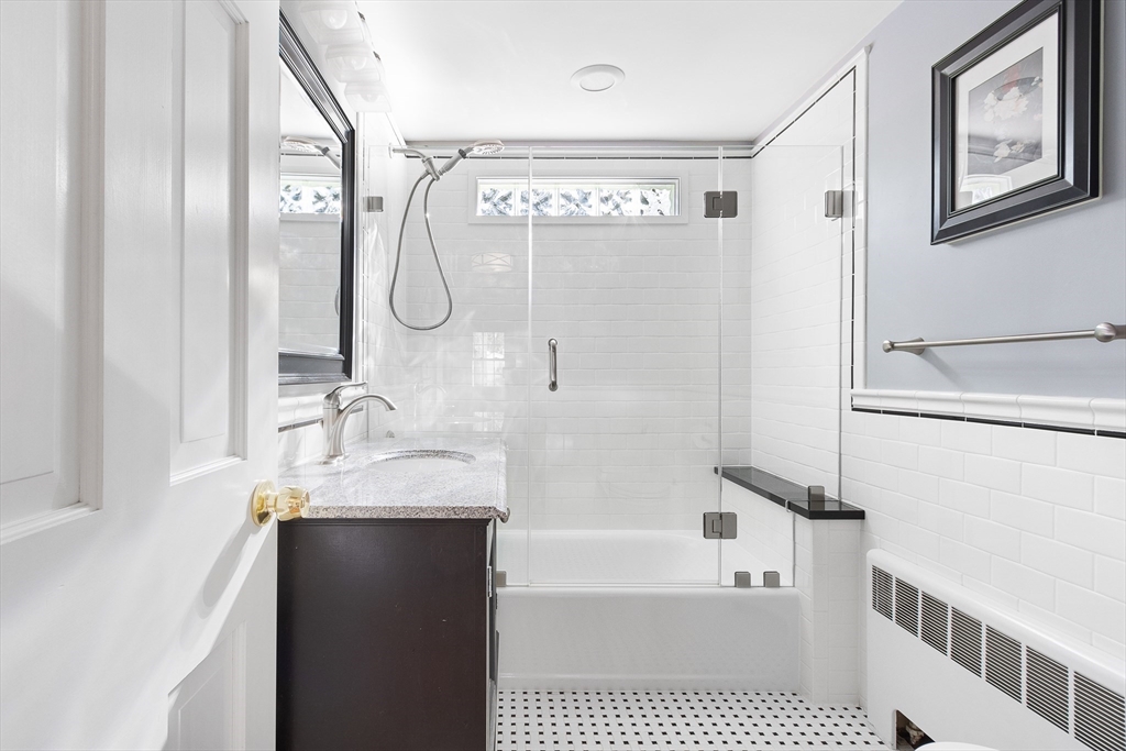 Needham, Massachusetts 02494, United States, 4 Bedrooms Bedrooms, ,4 BathroomsBathrooms,Residential,Pending,125805