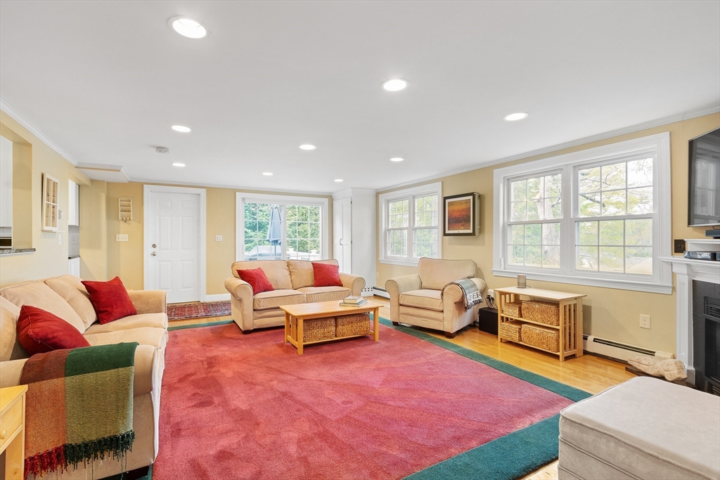 Needham, Massachusetts 02494, United States, 4 Bedrooms Bedrooms, ,4 BathroomsBathrooms,Residential,Pending,125805