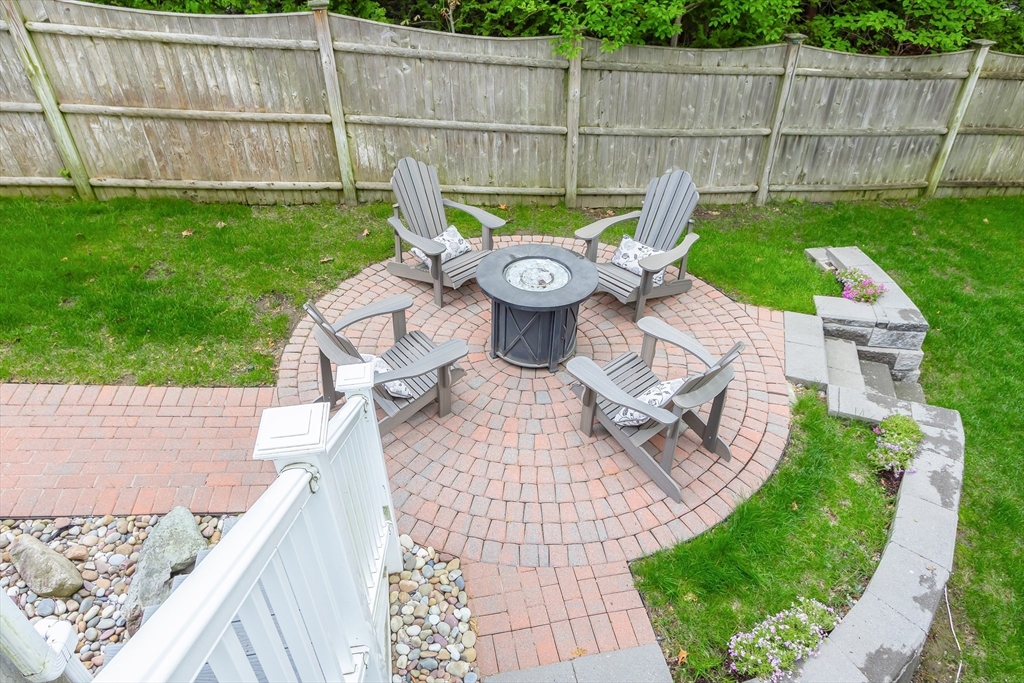 Needham, Massachusetts 02494, United States, 4 Bedrooms Bedrooms, ,4 BathroomsBathrooms,Residential,Pending,125805