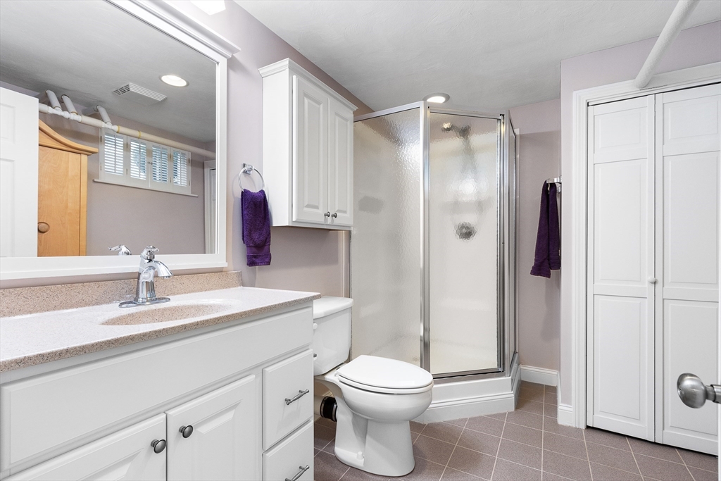 Needham, Massachusetts 02494, United States, 4 Bedrooms Bedrooms, ,4 BathroomsBathrooms,Residential,Pending,125805