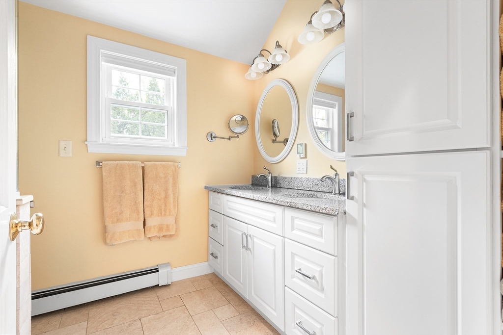 Needham, Massachusetts 02494, United States, 4 Bedrooms Bedrooms, ,4 BathroomsBathrooms,Residential,Pending,125805