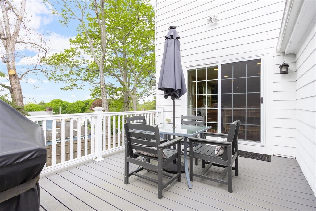 Needham, Massachusetts 02494, United States, 4 Bedrooms Bedrooms, ,4 BathroomsBathrooms,Residential,Pending,125805