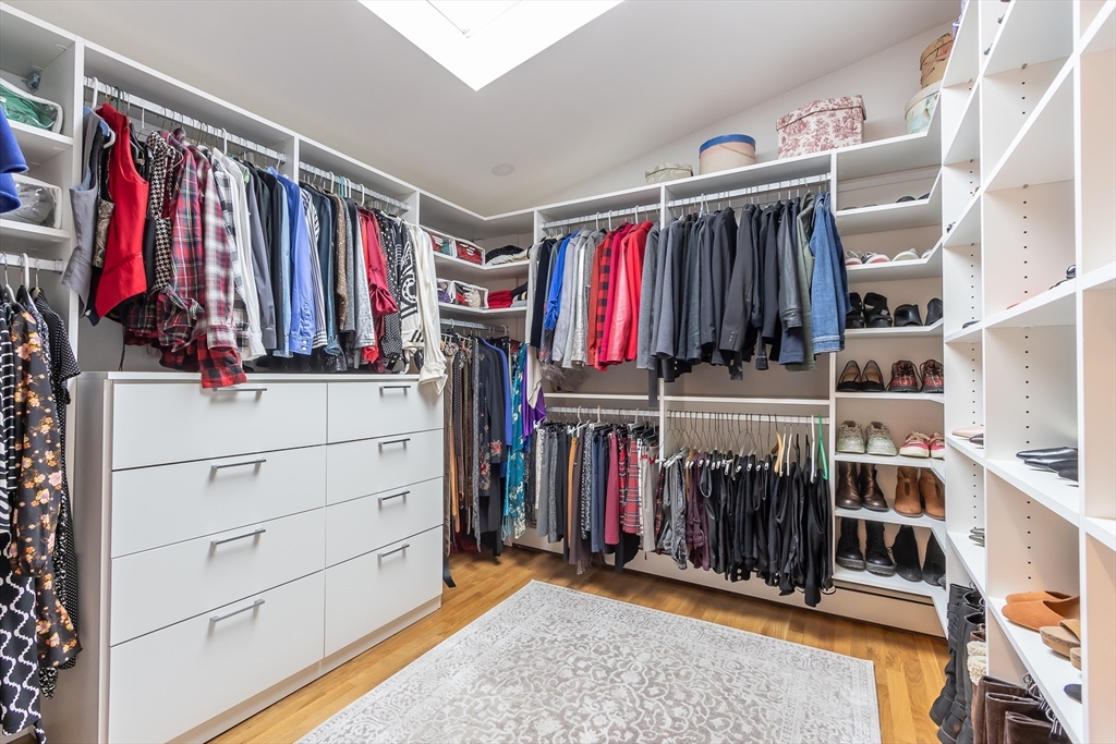 Needham, Massachusetts 02494, United States, 4 Bedrooms Bedrooms, ,4 BathroomsBathrooms,Residential,Pending,125805