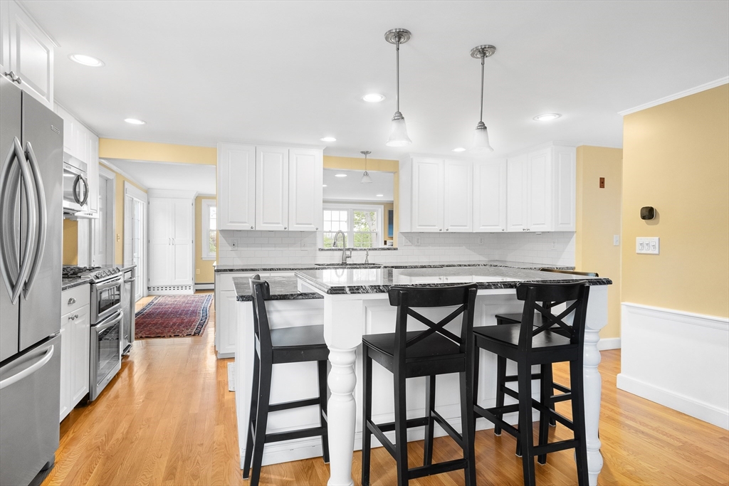 Needham, Massachusetts 02494, United States, 4 Bedrooms Bedrooms, ,4 BathroomsBathrooms,Residential,Pending,125805