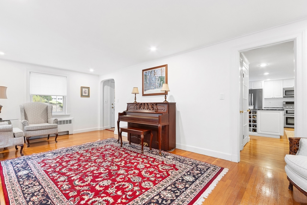 Needham, Massachusetts 02494, United States, 4 Bedrooms Bedrooms, ,4 BathroomsBathrooms,Residential,Pending,125805