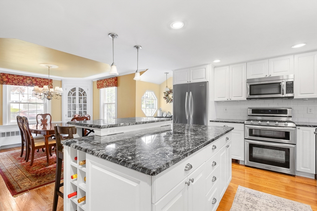 Needham, Massachusetts 02494, United States, 4 Bedrooms Bedrooms, ,4 BathroomsBathrooms,Residential,Pending,125805