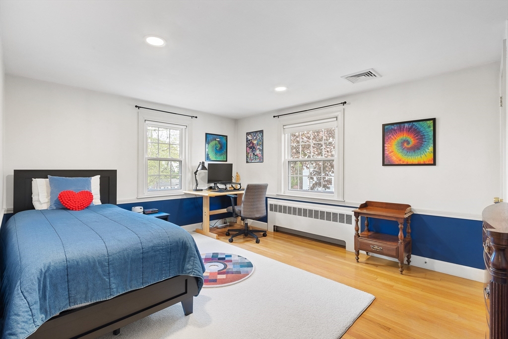 Needham, Massachusetts 02494, United States, 4 Bedrooms Bedrooms, ,4 BathroomsBathrooms,Residential,Pending,125805