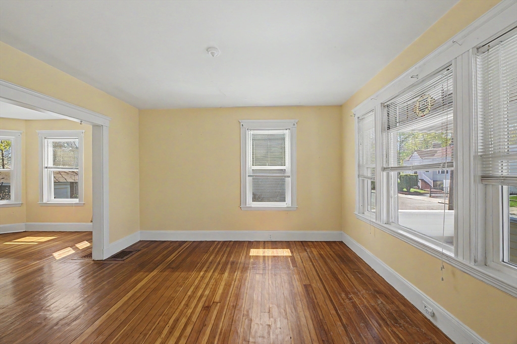 38 Monponset St
