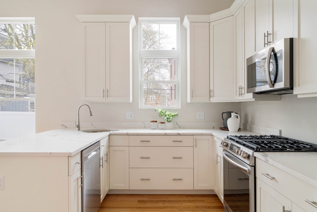 Boston, Massachusetts 02119, United States, 2 Bedrooms Bedrooms, ,3 BathroomsBathrooms,Residential,Pending,105803