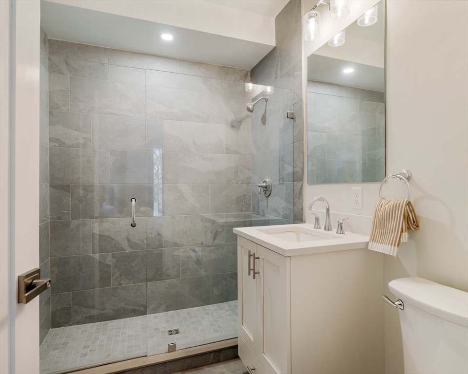 Boston, Massachusetts 02119, United States, 2 Bedrooms Bedrooms, ,3 BathroomsBathrooms,Residential,Pending,105803