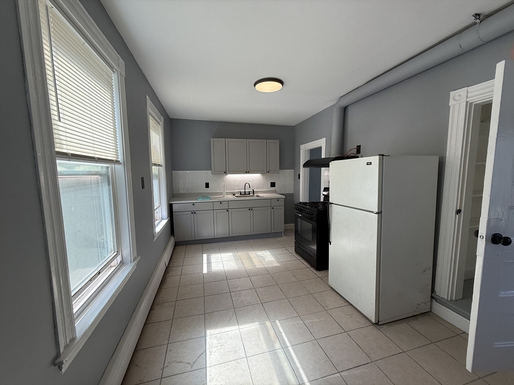 Click for 252 E Cottage ST #3, Boston, MA slideshow