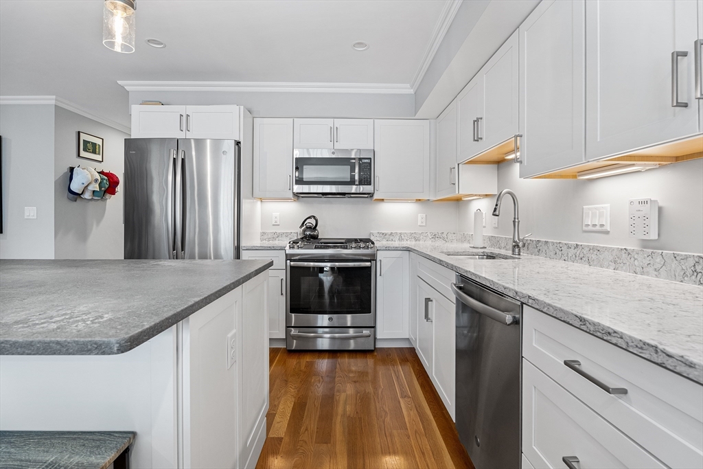 27 Howland St 5