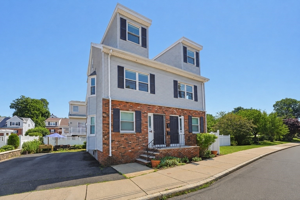 82 Putnam St 2