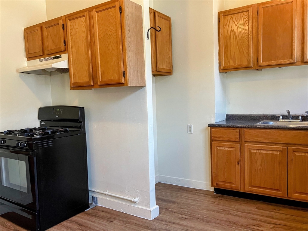 25 Hosmer St 3R