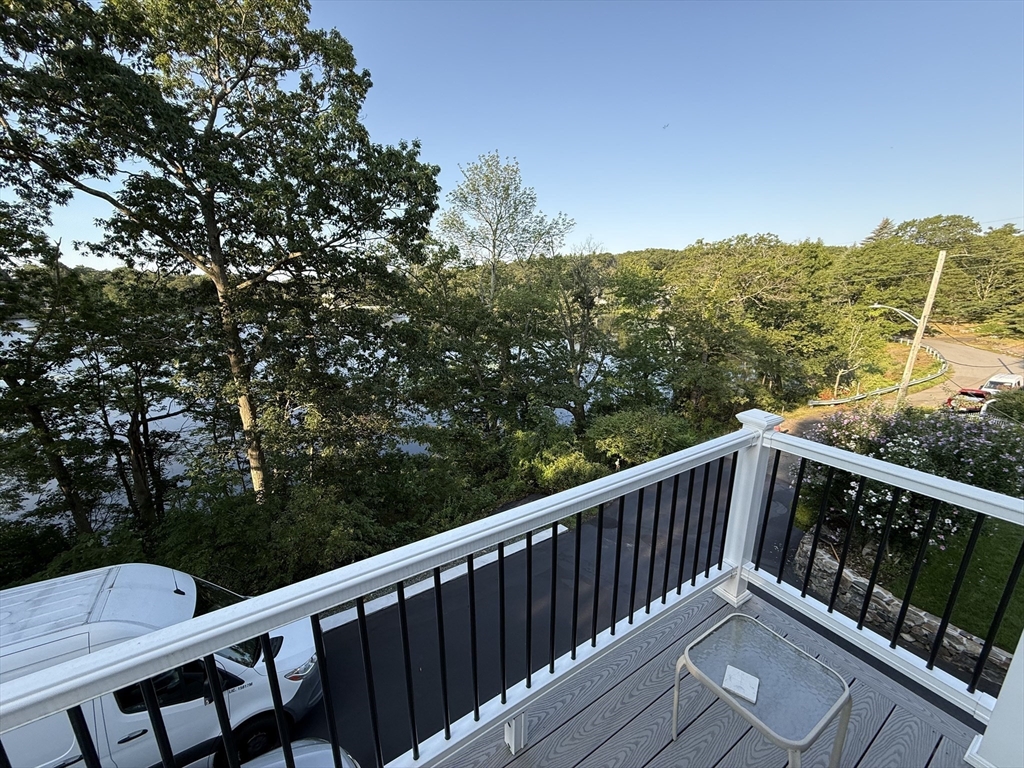 73 Shore Road