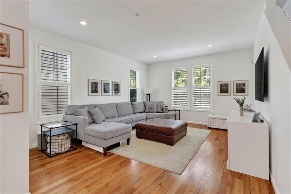 34 Parkview St, Weymouth, MA, 34 Parkview St, Weymouth, MA Photo #3