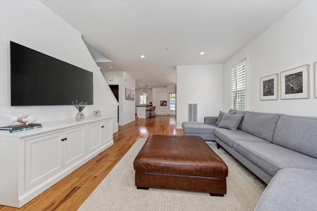 34 Parkview St, Weymouth, MA, 34 Parkview St, Weymouth, MA Photo #5