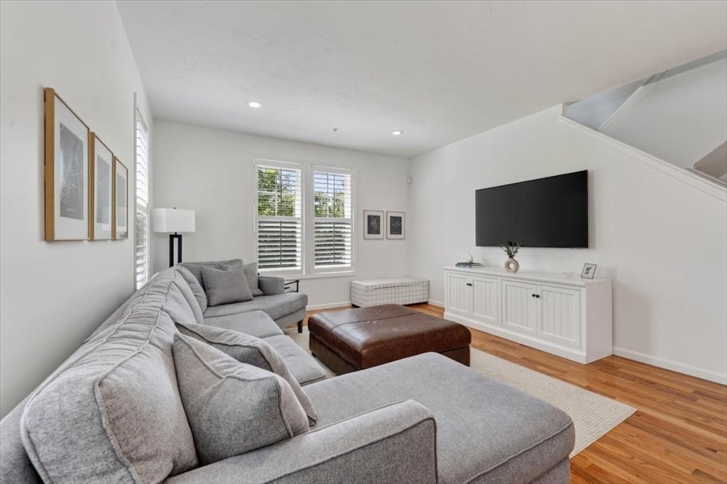 34 Parkview St, Weymouth, MA, 34 Parkview St, Weymouth, MA Photo #4