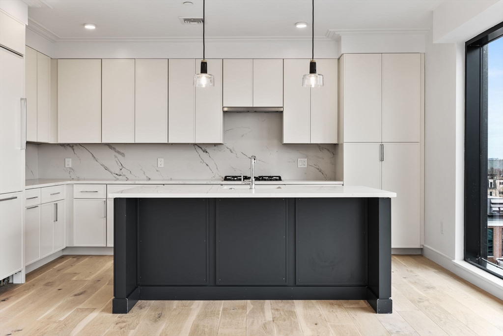 33 A Street 402