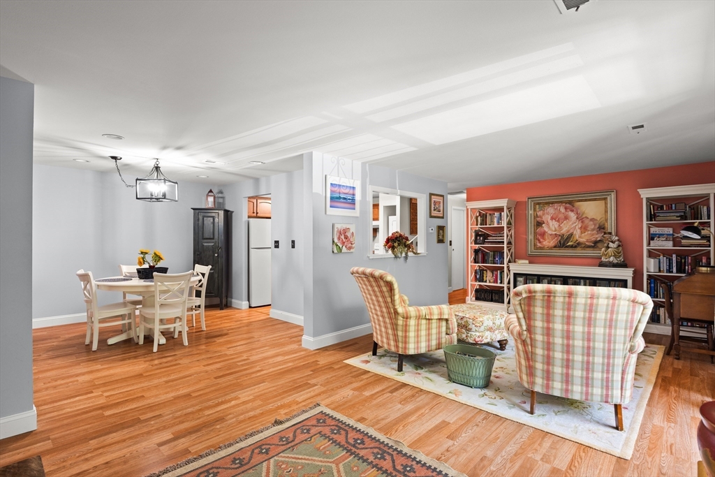 221 Oak St 18-24