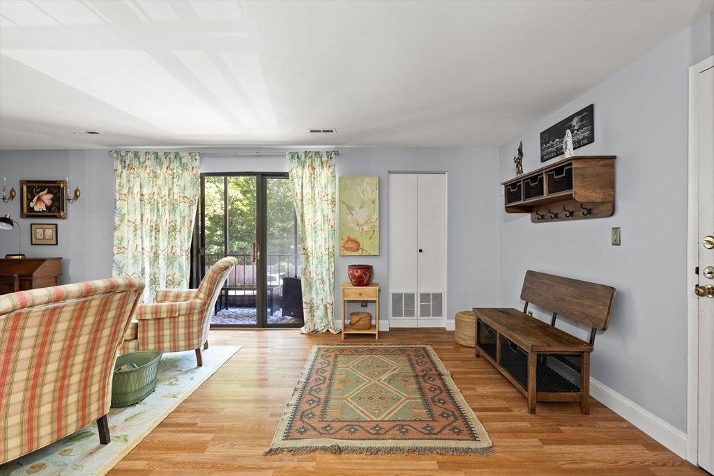 221 Oak St 18-24