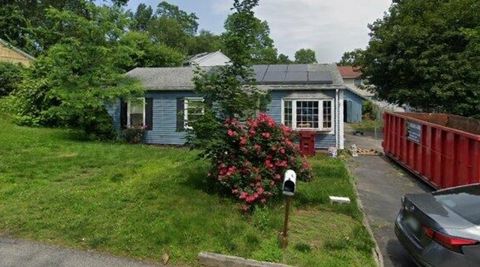101 Laurie Ln Lowell MA 01854