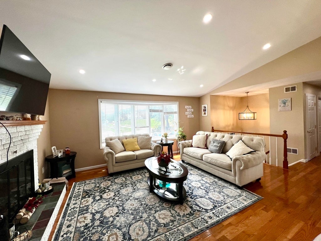 27 Hill St, Leominster, MA Photo #9