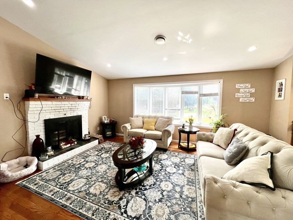 27 Hill St, Leominster, MA Photo #11