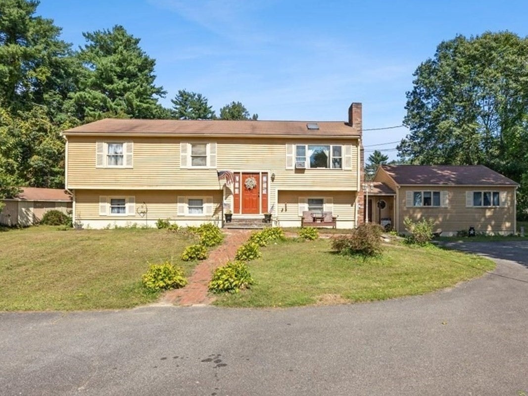 95 Crooked Ln, Lakeville, MA Photo #2