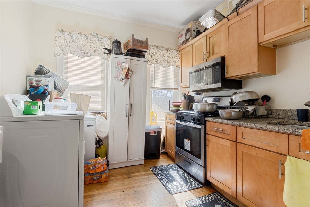 Boston, Massachusetts 02119, United States, 6 Bedrooms Bedrooms, ,2 BathroomsBathrooms,Residential,Active,100301