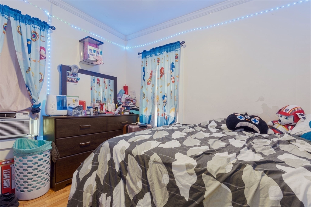 Boston, Massachusetts 02119, United States, 6 Bedrooms Bedrooms, ,2 BathroomsBathrooms,Residential,Active,100301