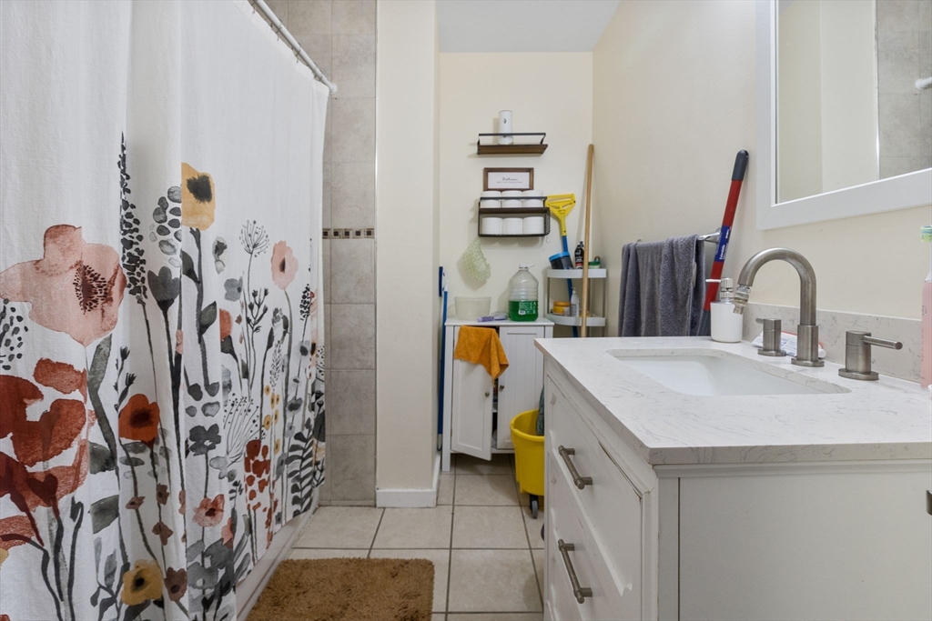 Boston, Massachusetts 02119, United States, 6 Bedrooms Bedrooms, ,2 BathroomsBathrooms,Residential,Active,100301