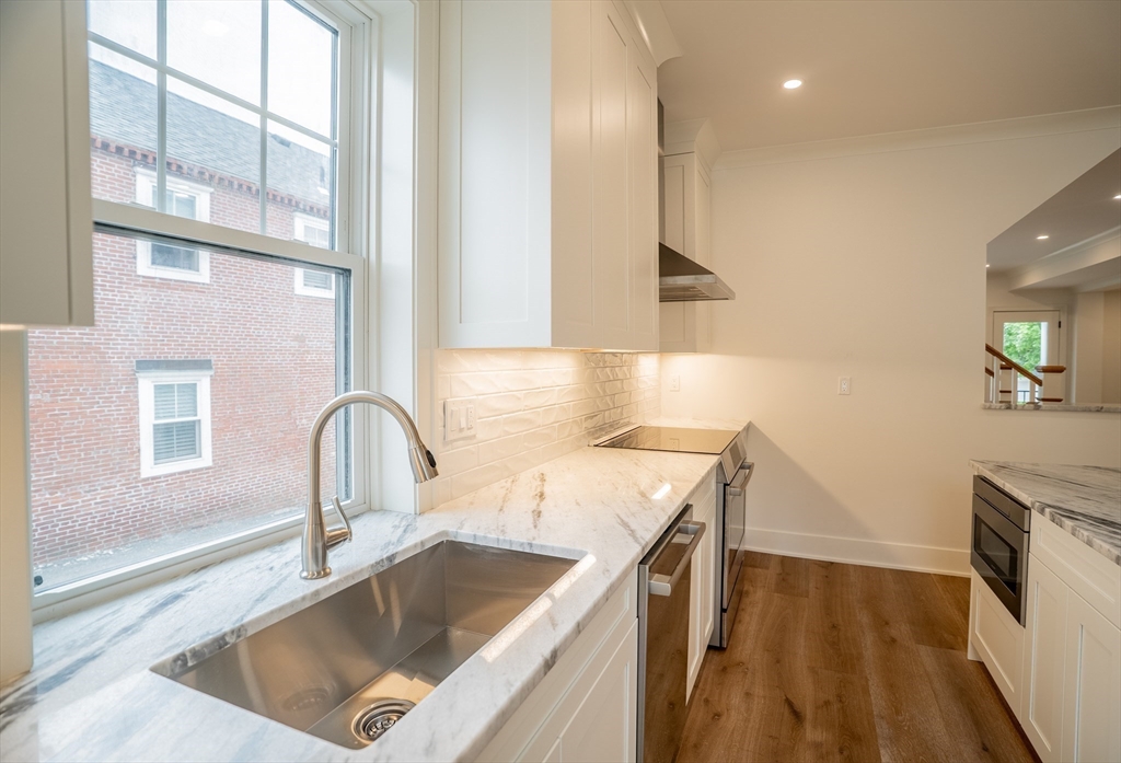 182 Merrimac St 1