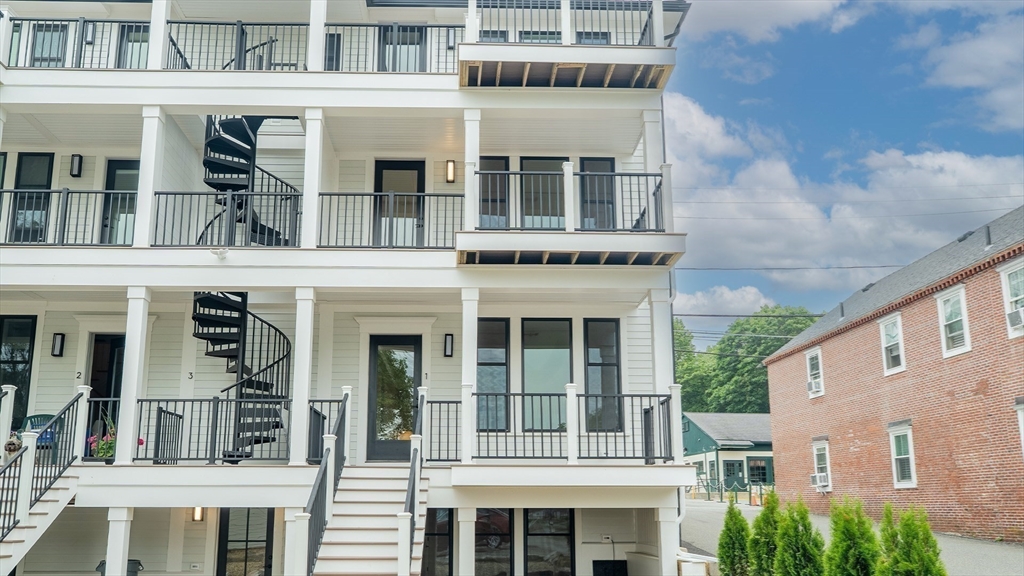 182 Merrimac St 1