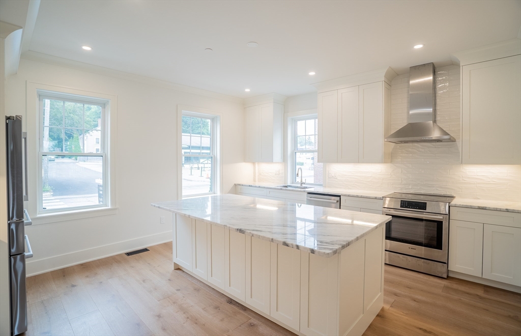 182 Merrimac St 1