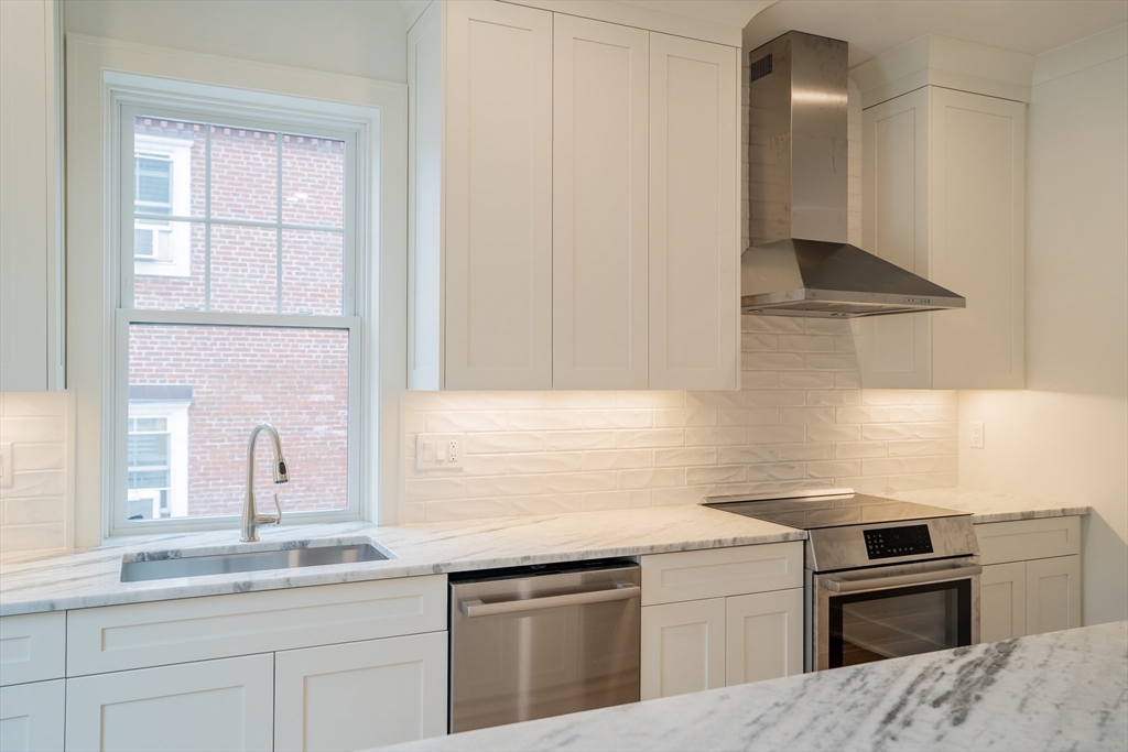 182 Merrimac St 1