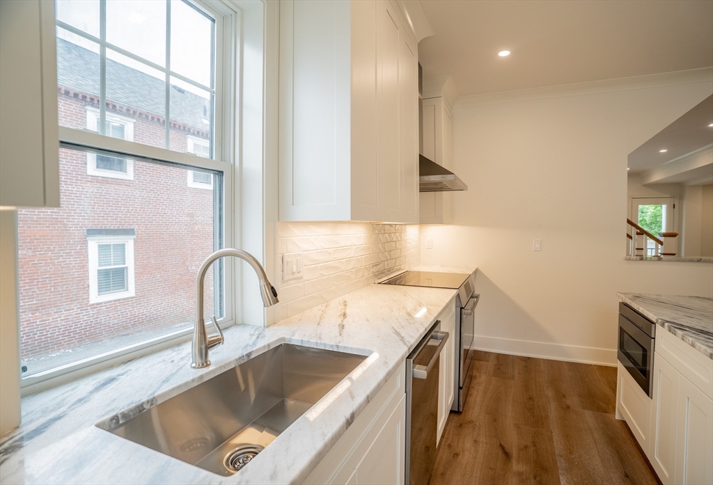182 Merrimac St 1