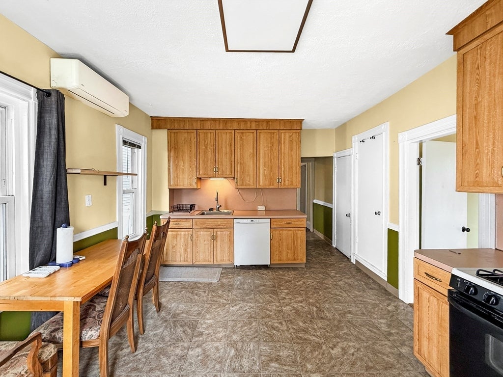 28 Ferry St, Everett, MA Photo #18