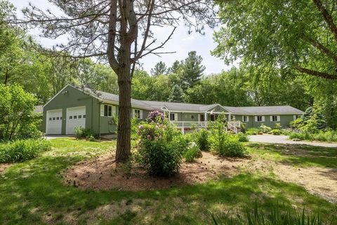 5 Deerfield Rd Medway MA 02053