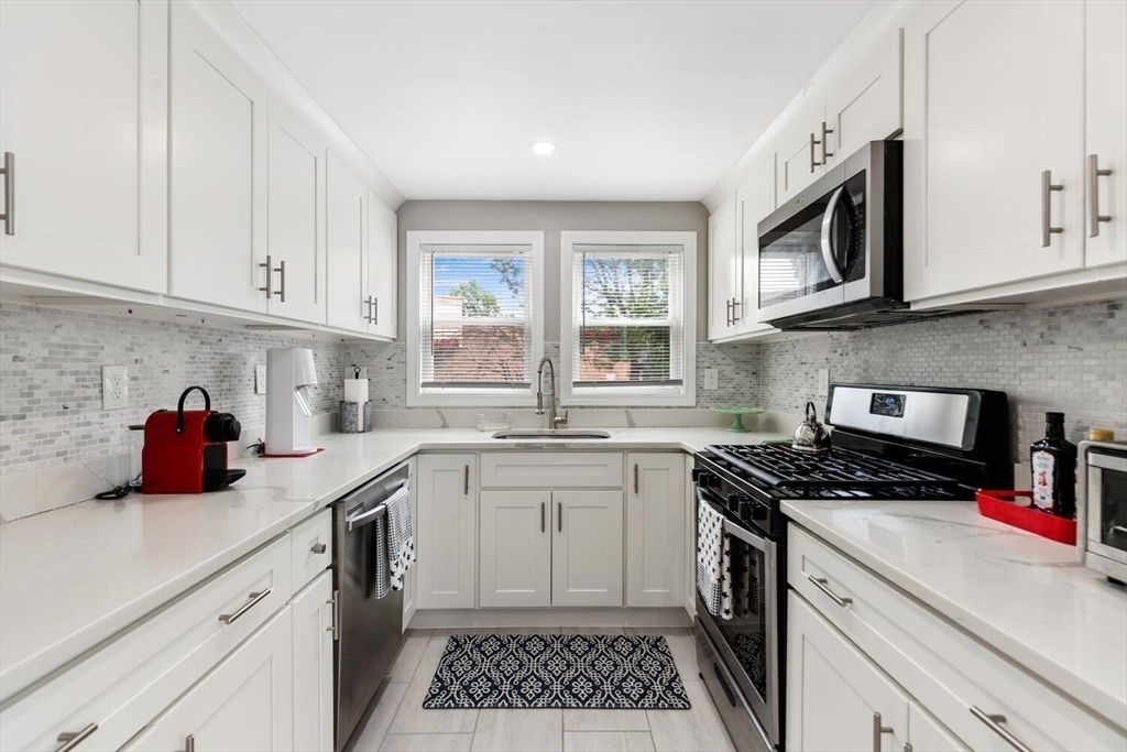 Malden, Massachusetts 02148, United States, 3 Bedrooms Bedrooms, ,2 BathroomsBathrooms,Residential,Active,166471