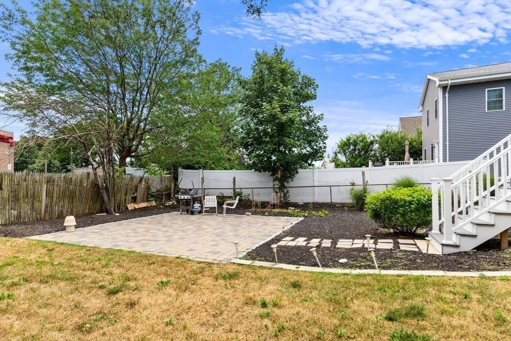 Malden, Massachusetts 02148, United States, 3 Bedrooms Bedrooms, ,2 BathroomsBathrooms,Residential,Active,166471