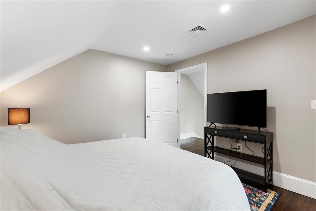 Malden, Massachusetts 02148, United States, 3 Bedrooms Bedrooms, ,2 BathroomsBathrooms,Residential,Active,166471