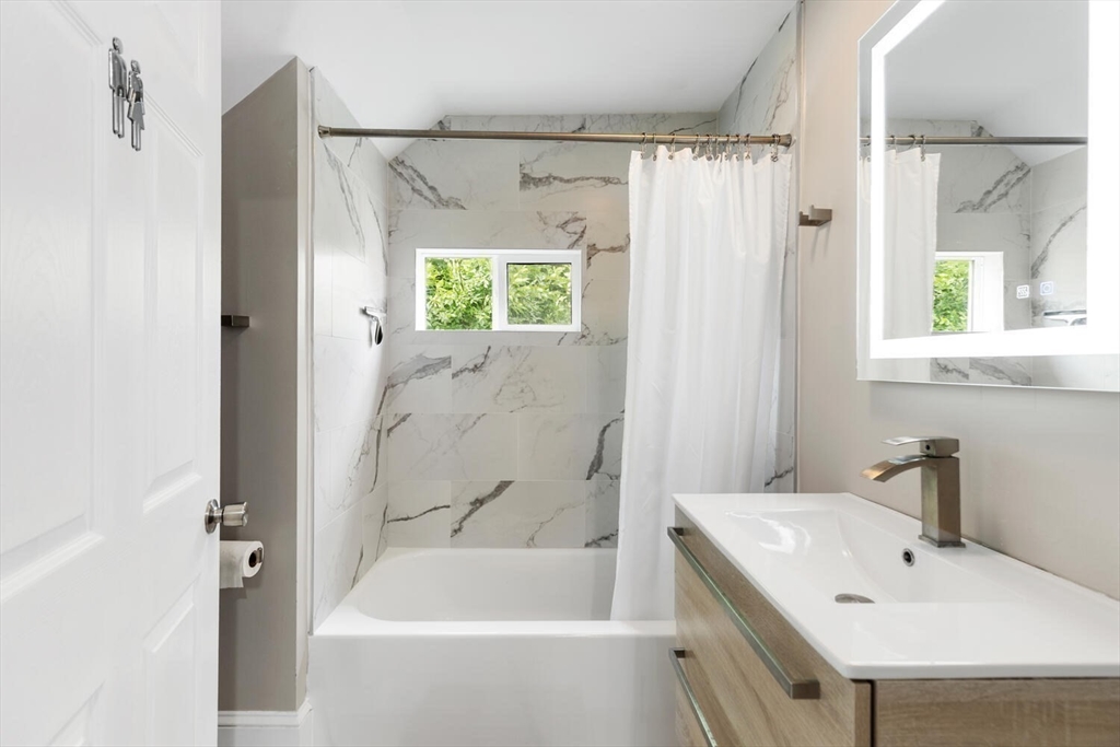 Malden, Massachusetts 02148, United States, 3 Bedrooms Bedrooms, ,2 BathroomsBathrooms,Residential,Active,166471