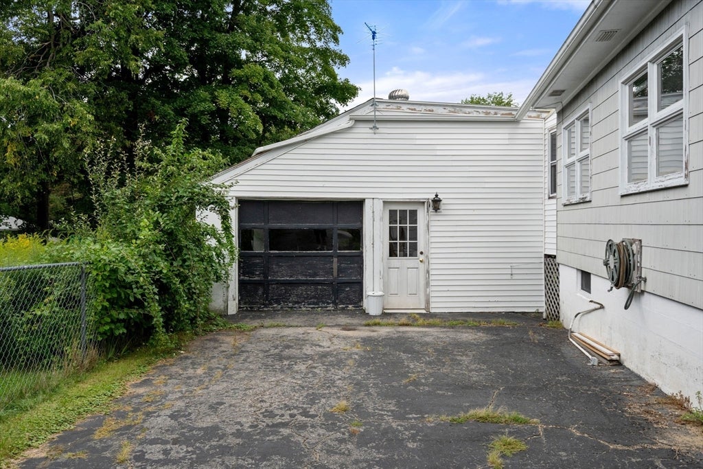 44 Grove St, Leicester, MA Photo #8